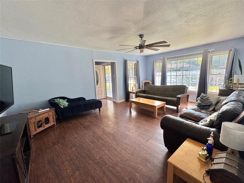 724 South Rusk Street Gainesville, TX 76240 - Photo 6 of 29 a living room with furniture and a window