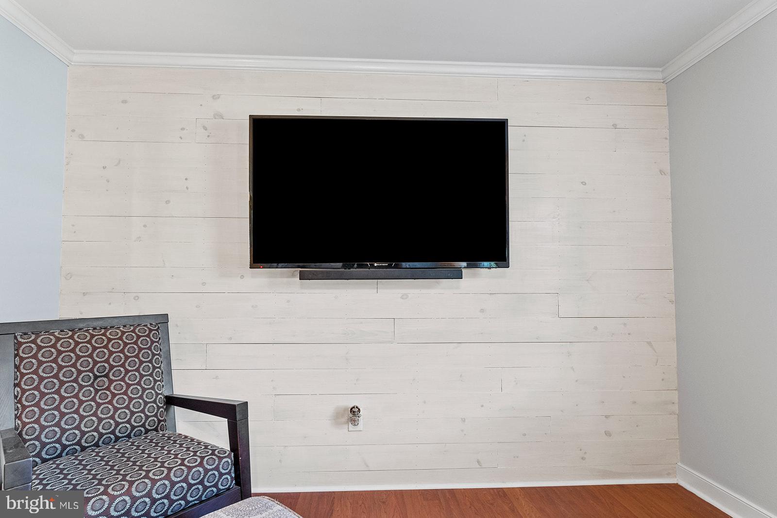 194 Poplar Road Aylett, VA 23009 - Photo 11 of 32 Living Room shiplap accent wall