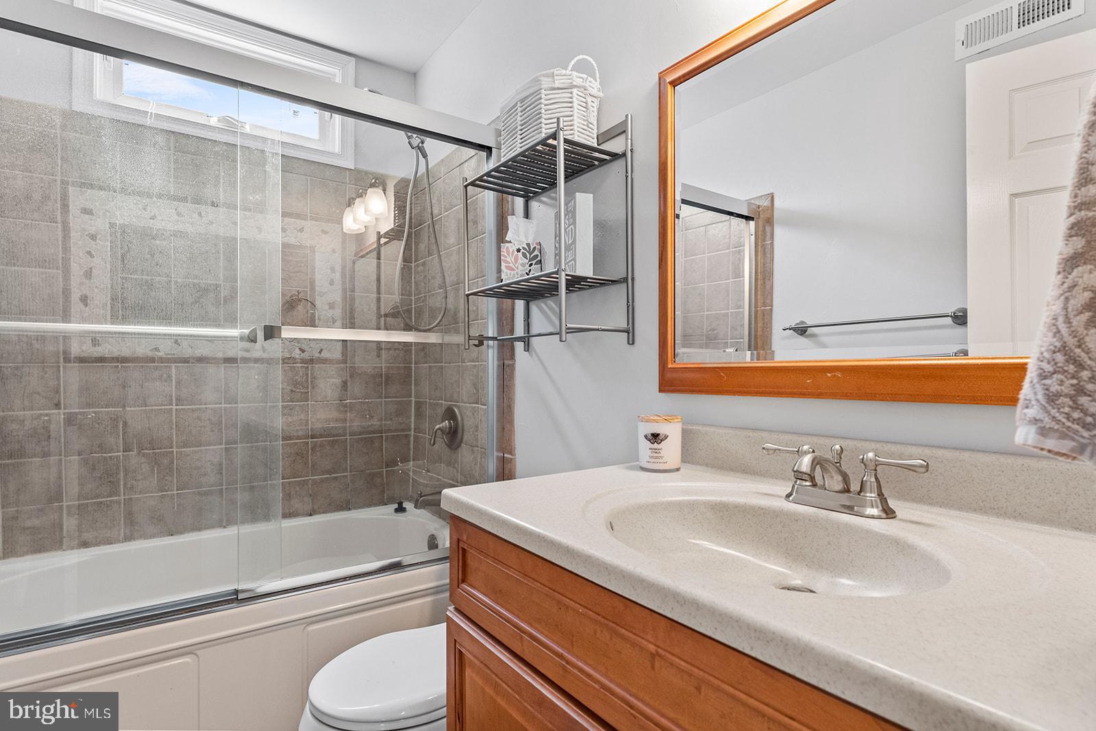 194 Poplar Road Aylett, VA 23009 - Photo 19 of 32 Main Floor Bath