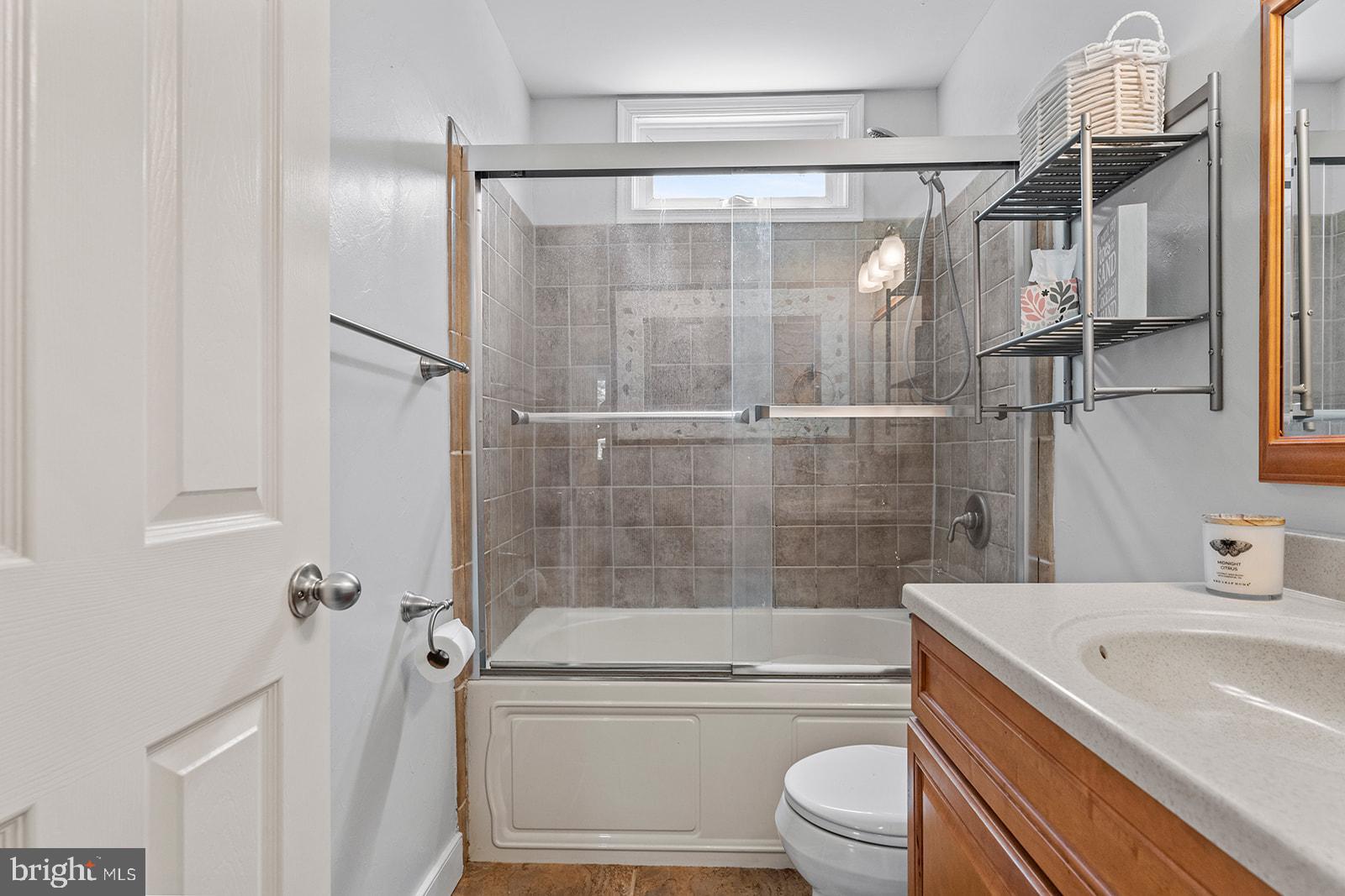 194 Poplar Road Aylett, VA 23009 - Photo 20 of 32 Main floor Bath