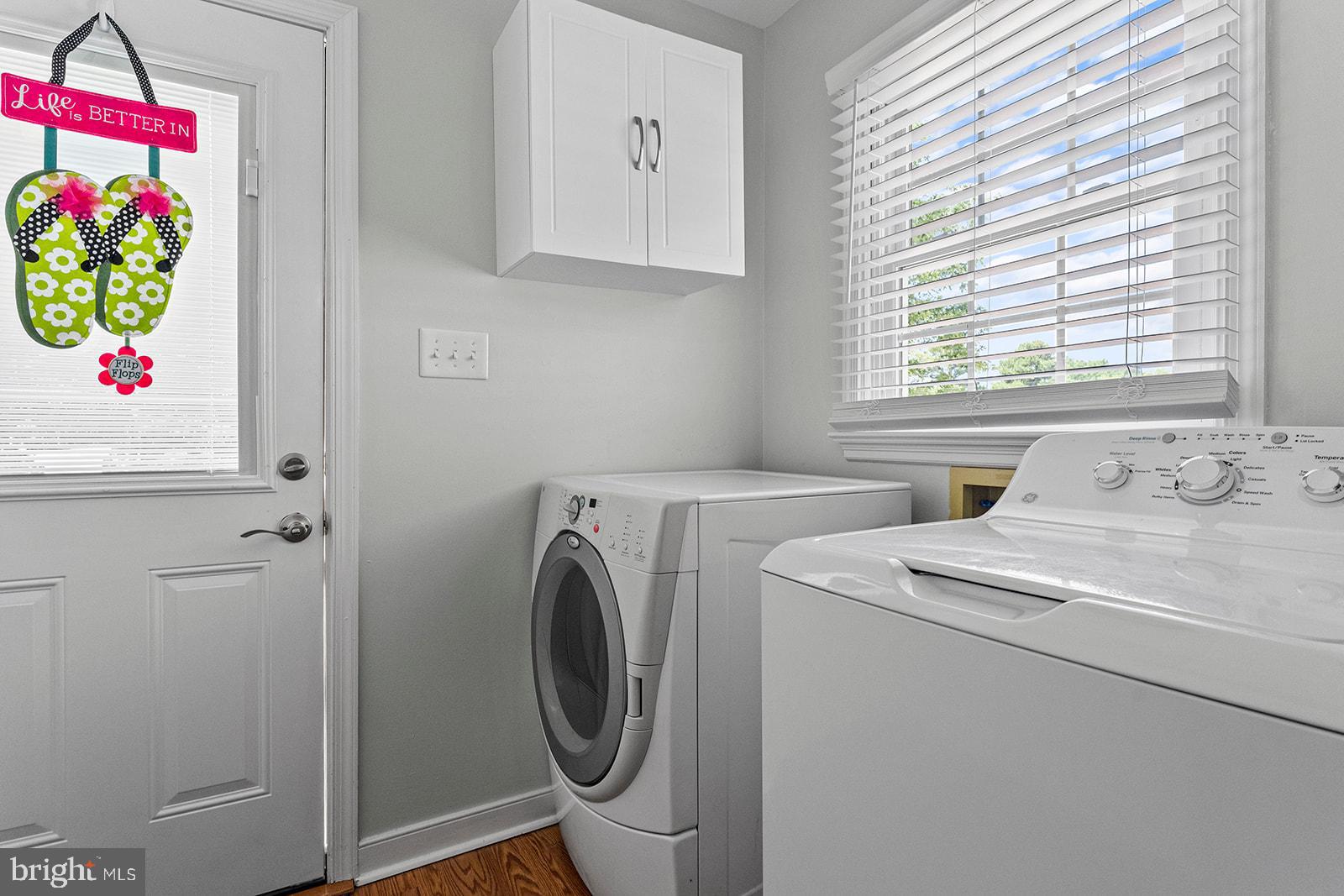 194 Poplar Road Aylett, VA 23009 - Photo 26 of 32 Laundry/Mud room (Side entrance)