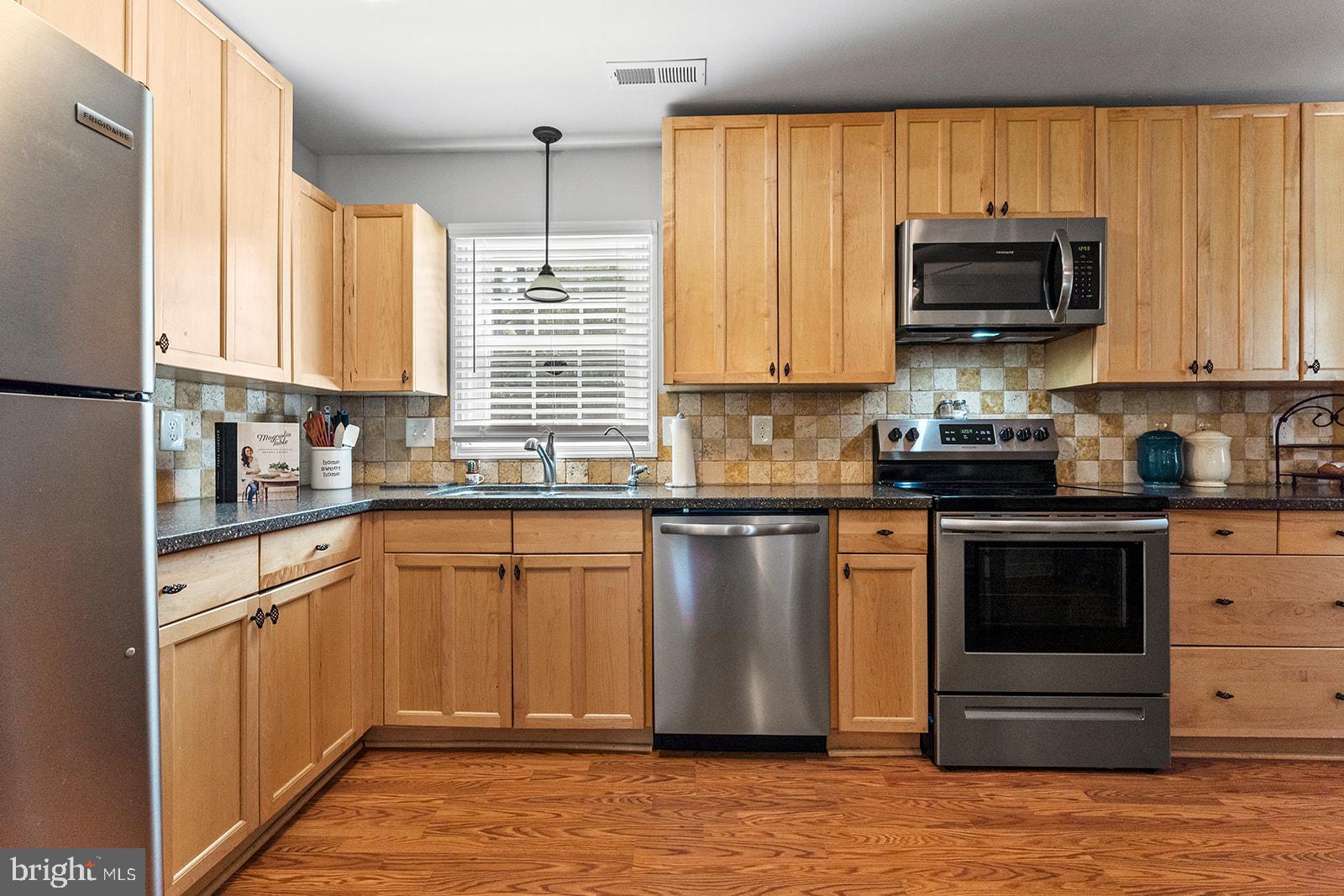 194 Poplar Road Aylett, VA 23009 - Photo 6 of 32 Huge Kitchen (view from Livingroom entrance)