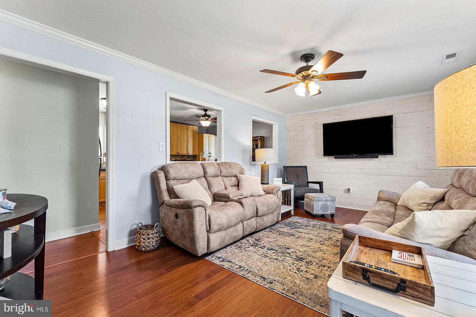 194 Poplar Road Aylett, VA 23009 - Photo 10 of 32 Living Room