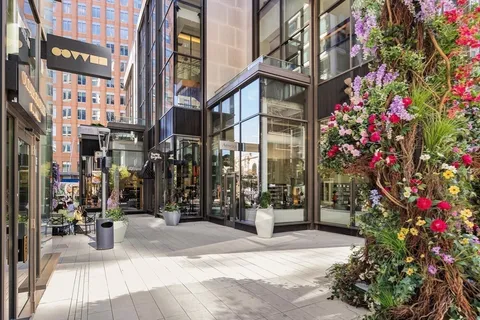 $1,680,000 | 135 Seaport Boulevard, Unit 906, Boston, MA 02210