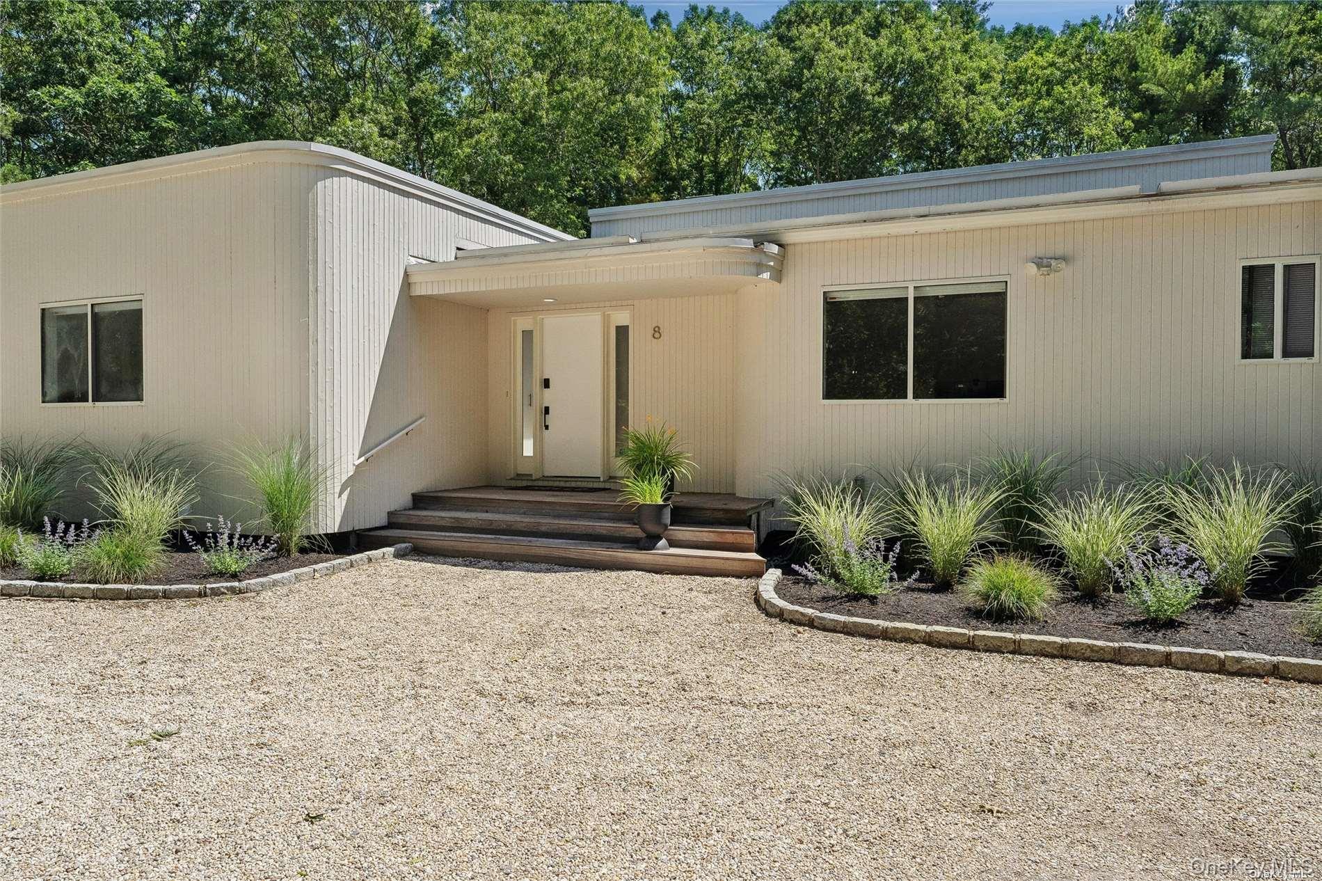 8 Deer Path Quogue, NY 11959 - Photo 2 of 23