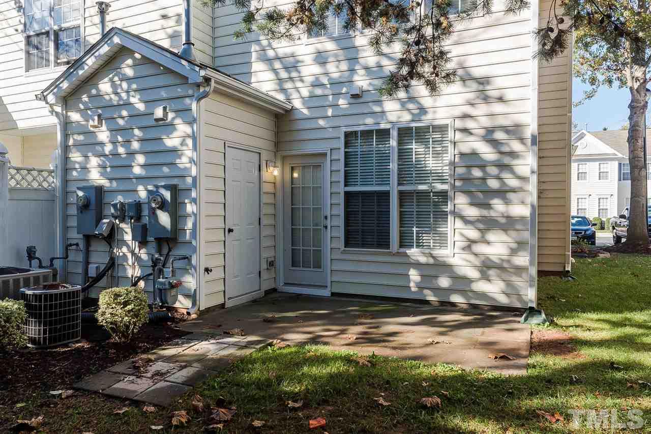 8312 City Loft Court Raleigh, NC 27613 - Photo 21 of 23 a backyard of a house
