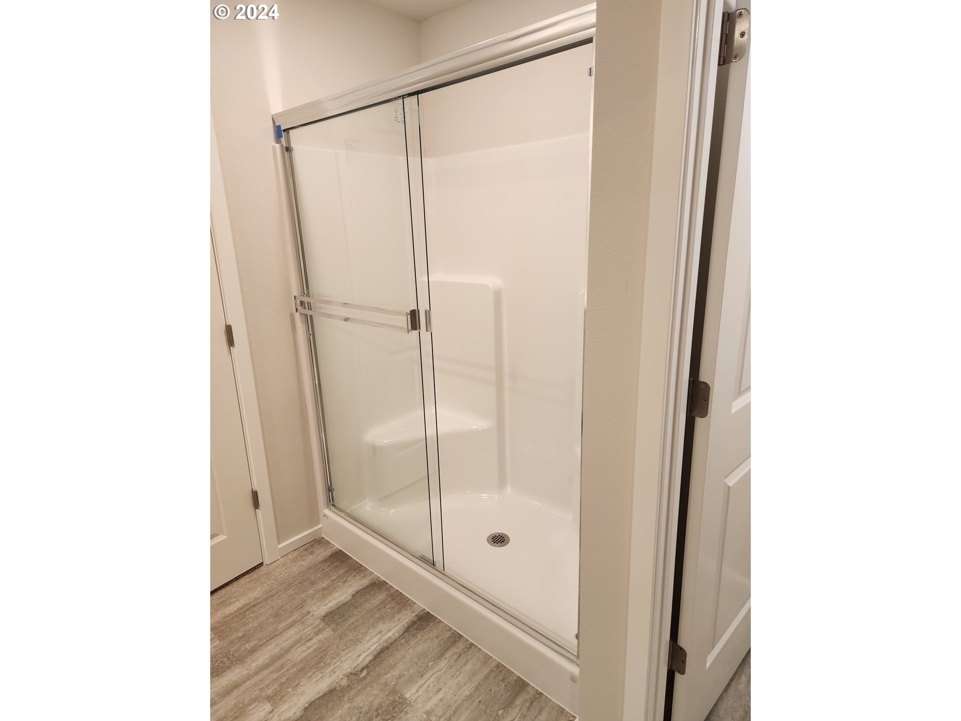 3352 Southeast Olvera Avenue Gresham, OR 97080 - Photo 17 of 23 a bathroom with a glass shower door