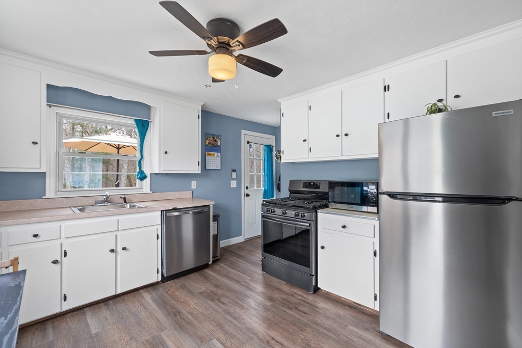 102 Brookside Road Rockland, MA 02370 - Photo 4 of 42