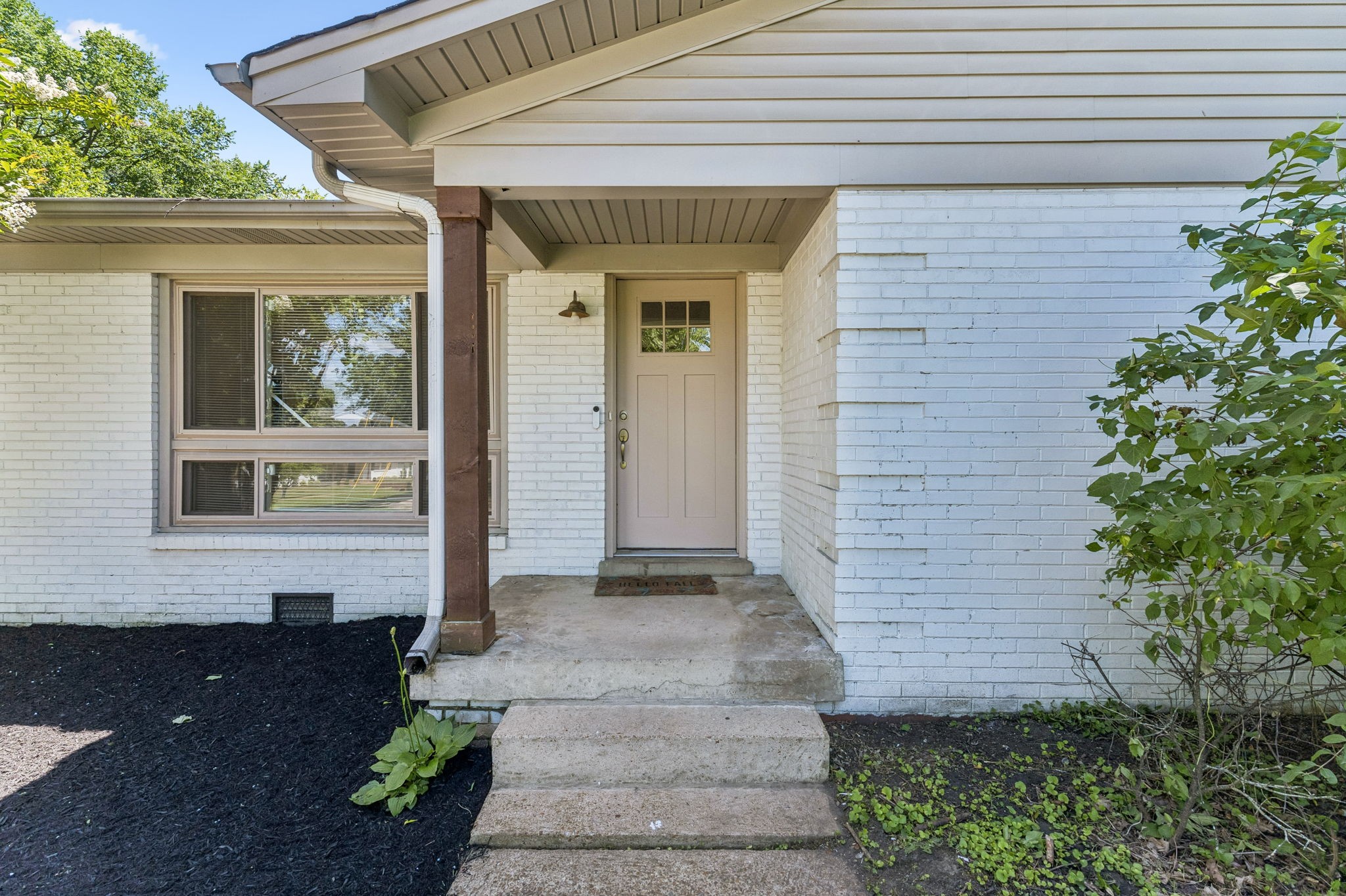 4425 Prescott Road Nashville, TN 37204 - Photo 2 of 36 a front view of a house with a yard