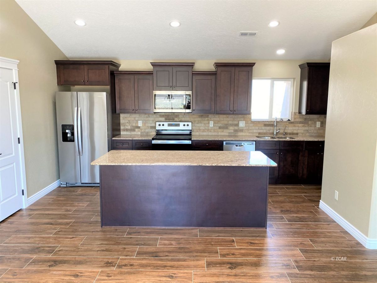 360 Stageline Loop Elko, NV 89801 - Photo 11 of 30 Gallery Image 11