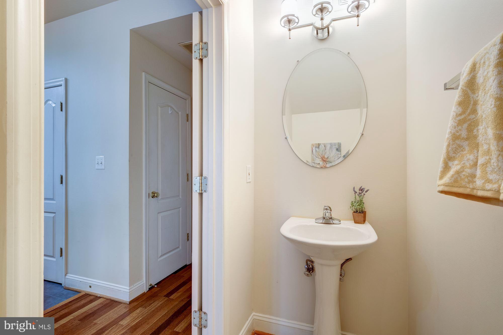117 Bucksfield Road Gaithersburg, MD 20878 - Photo 9 of 29 Main level powder room