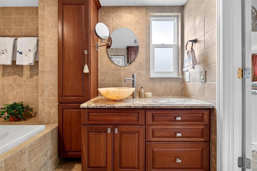 1065 Eden Isle Boulevard Northeast, Unit 2 St. Petersburg, FL 33704 - Photo 25 of 31