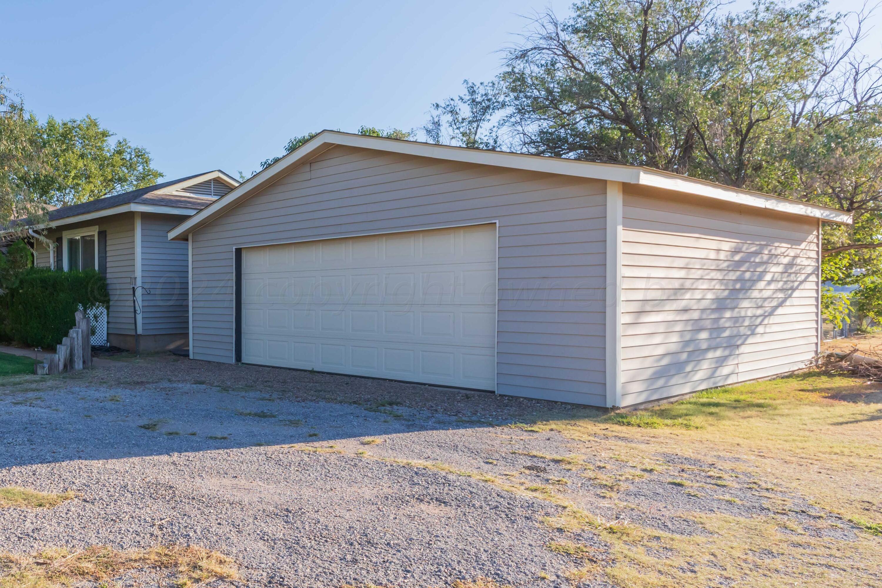 11809 Lazy B Road Amarillo, TX 79118 - Photo 48 of 53 GARAGE VIEW 1