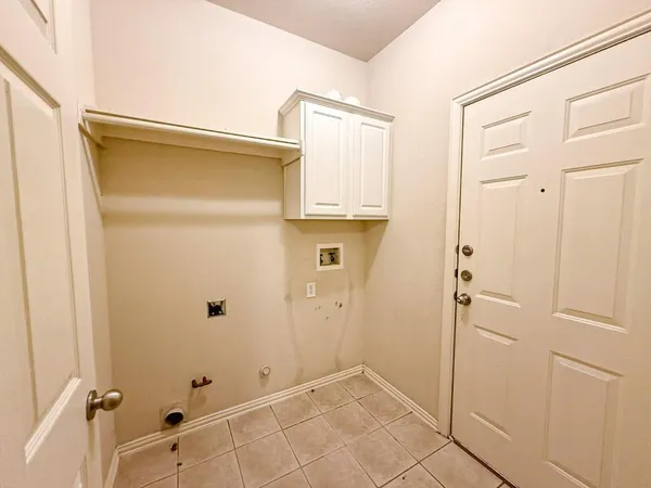 $2,800 | 8014 Amesbury Lane, Rowlett, TX 75089