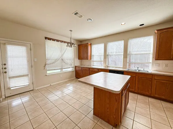 $2,800 | 8014 Amesbury Lane, Rowlett, TX 75089