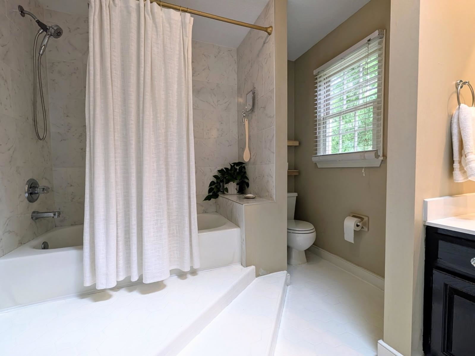 319 East Harpers Ferry Road Collierville, TN 38017 - Photo 17 of 27 Full bath featuring shower / tub combo and vanity