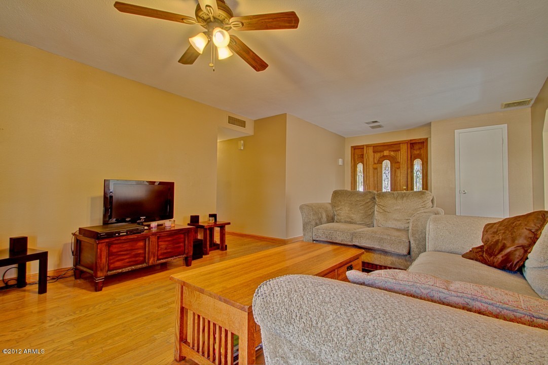 7114 West Hatcher Road Peoria, AZ 85345 - Photo 11 of 38 Hatcher (11)