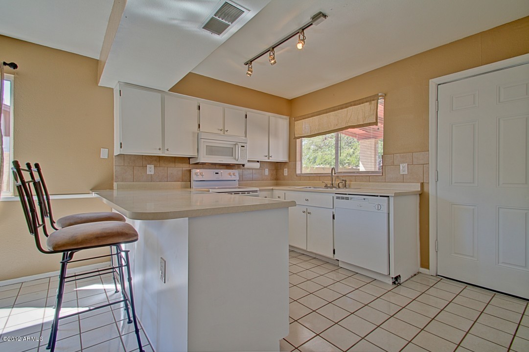 7114 West Hatcher Road Peoria, AZ 85345 - Photo 27 of 38 Hatcher (27)