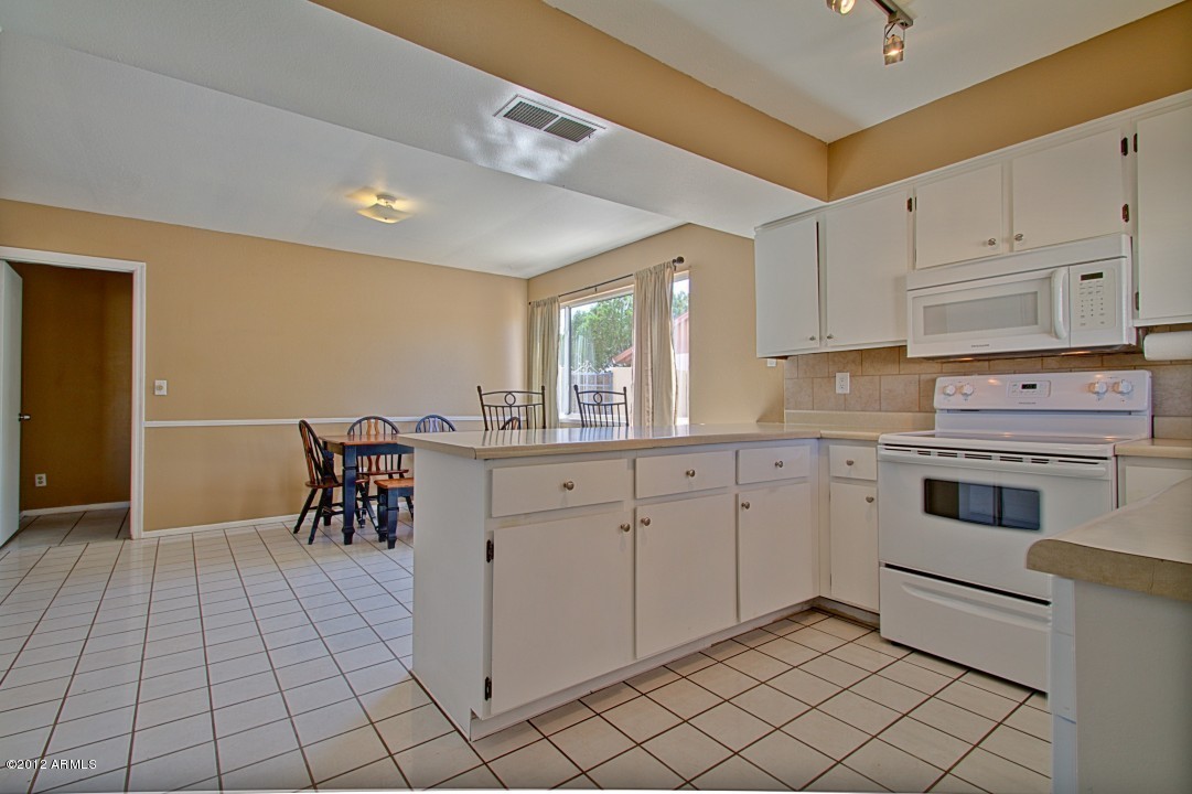 7114 West Hatcher Road Peoria, AZ 85345 - Photo 28 of 38 Hatcher (28)