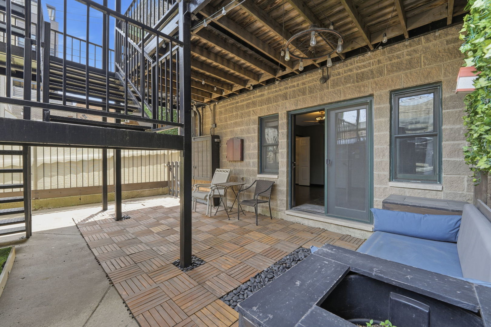 619 North Racine Avenue, Unit 1 Chicago, IL 60642 - Photo 28 of 36 a view of steet corner