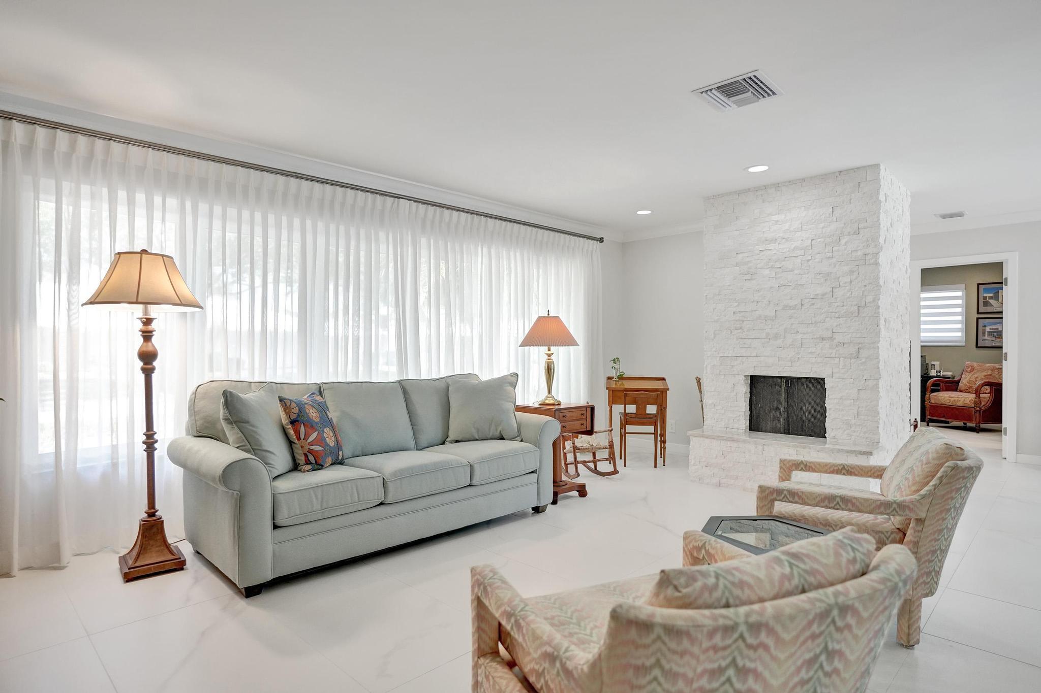 291 Southwest 75th Terrace Plantation, FL 33317 - Photo 4 of 24 DSC08185