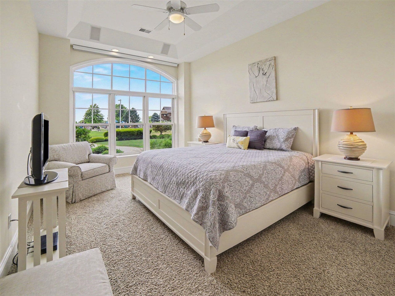 300 South Rath Avenue, Unit 22 Ludington, MI 49431 - Photo 11 of 28
