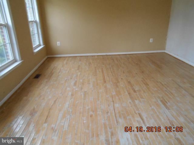 705 Rosier Road Fort Washington, MD 20744 - Photo 5 of 18 Living Room
