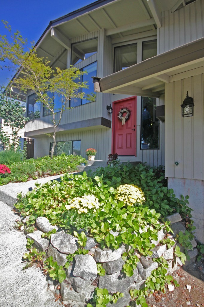 1420 Dayton Court Northeast Renton, WA 98056 - Photo 2 of 20