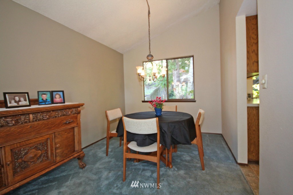 1420 Dayton Court Northeast Renton, WA 98056 - Photo 6 of 20