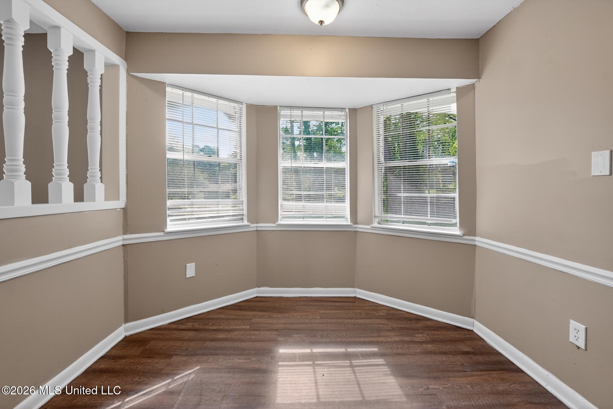 206 Valley Ridge Drive Jackson, MS 39206 - Photo 21 of 34 21_206_Valley_Ridge_Dr-Dining_room-8005