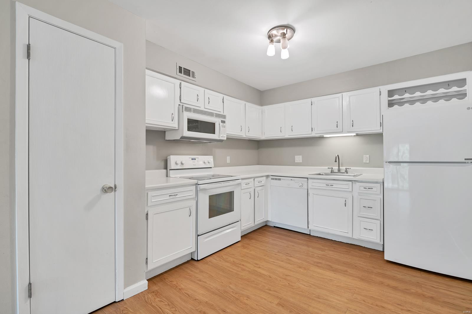 12114 Natural Bridge Road, Unit K Bridgeton, MO 63044 - Photo 10 of 26 Gallery Image 10