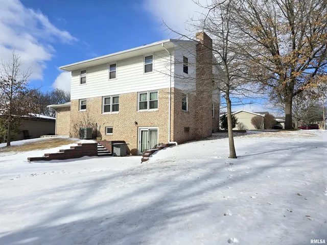$210,000 | 1 Wildwood Court, Pekin, IL 61554