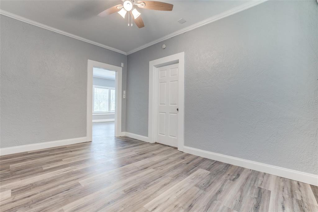 320 West Canty Street, Unit 2 Dallas, TX 75208 - Photo 5 of 11 a view of an empty room with wooden floor and a window