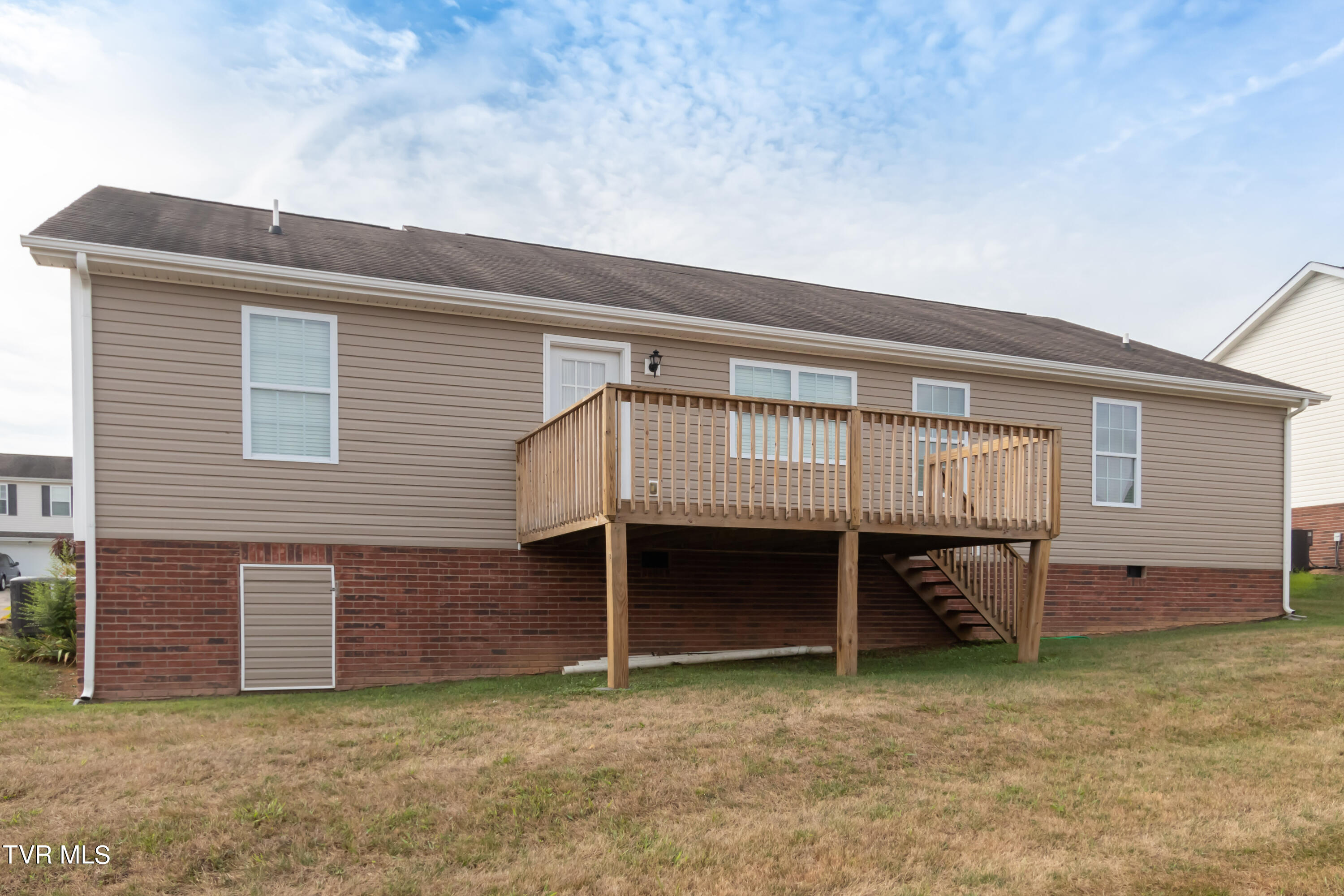 106 May Apple Road Bluff City, TN 37618 - Photo 11 of 41 Deck