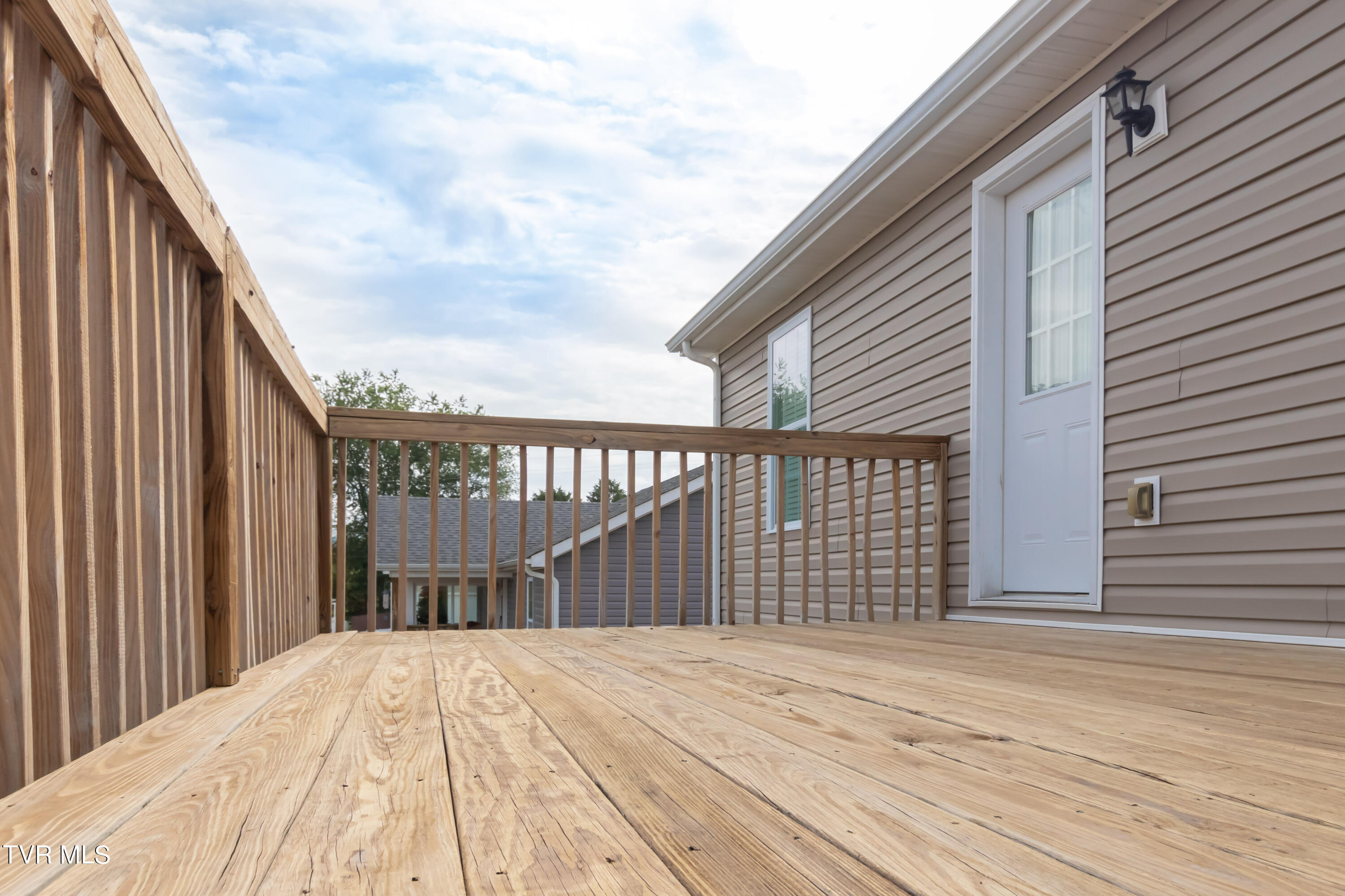 106 May Apple Road Bluff City, TN 37618 - Photo 13 of 41 Deck