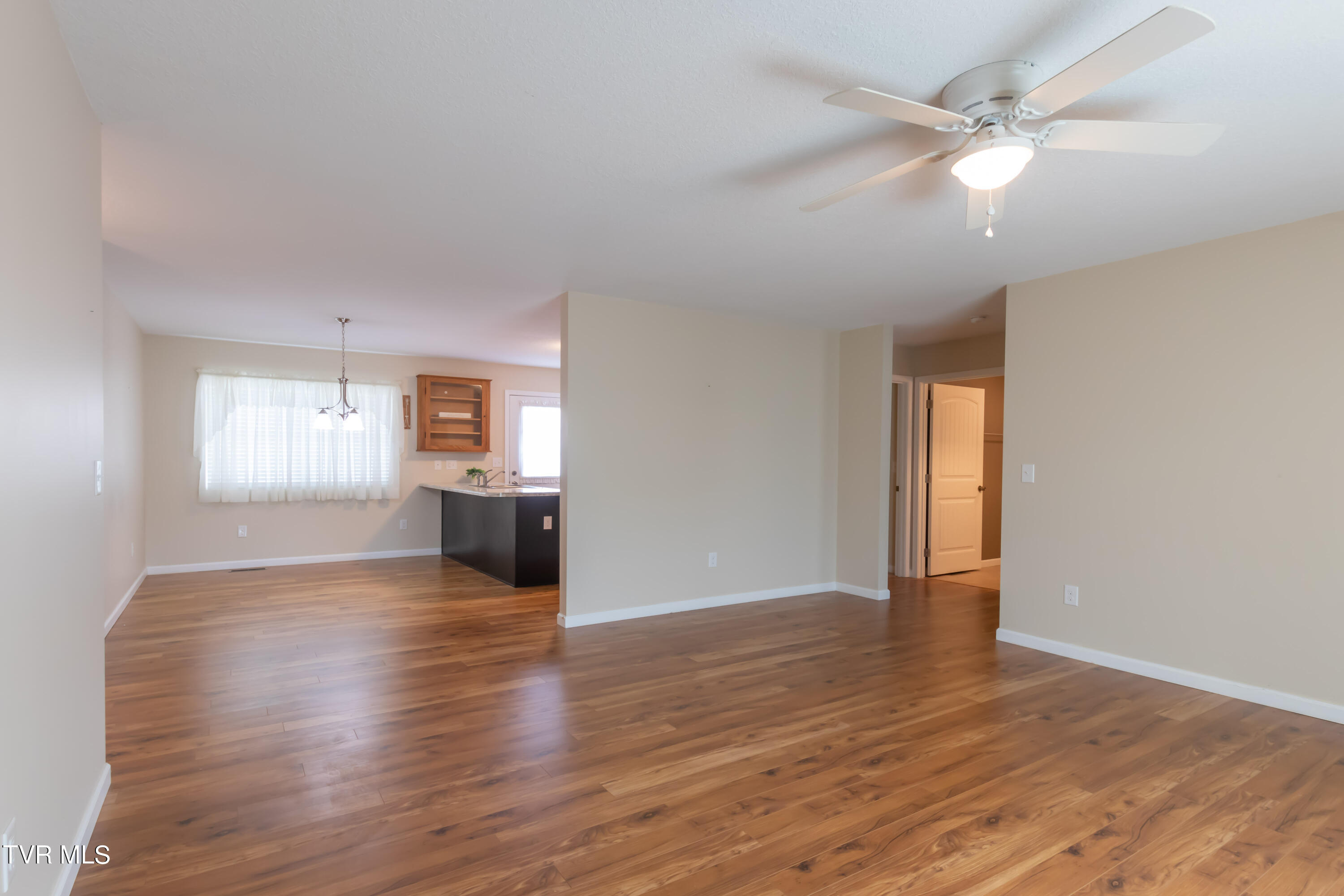 106 May Apple Road Bluff City, TN 37618 - Photo 15 of 41 Living Room