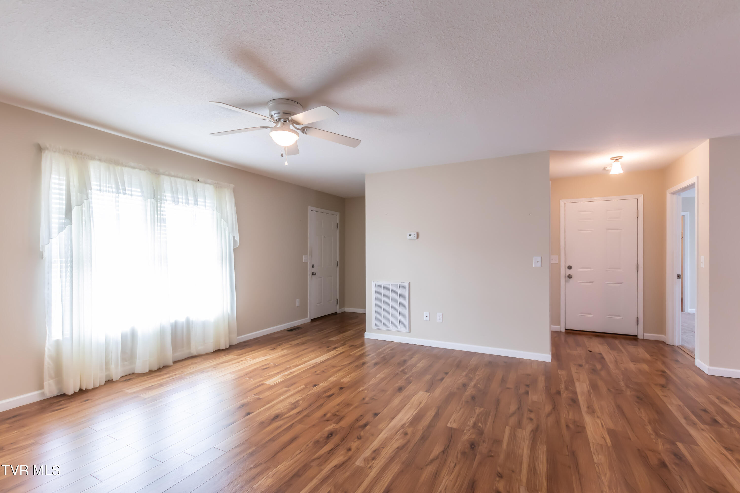 106 May Apple Road Bluff City, TN 37618 - Photo 16 of 41 Living Room