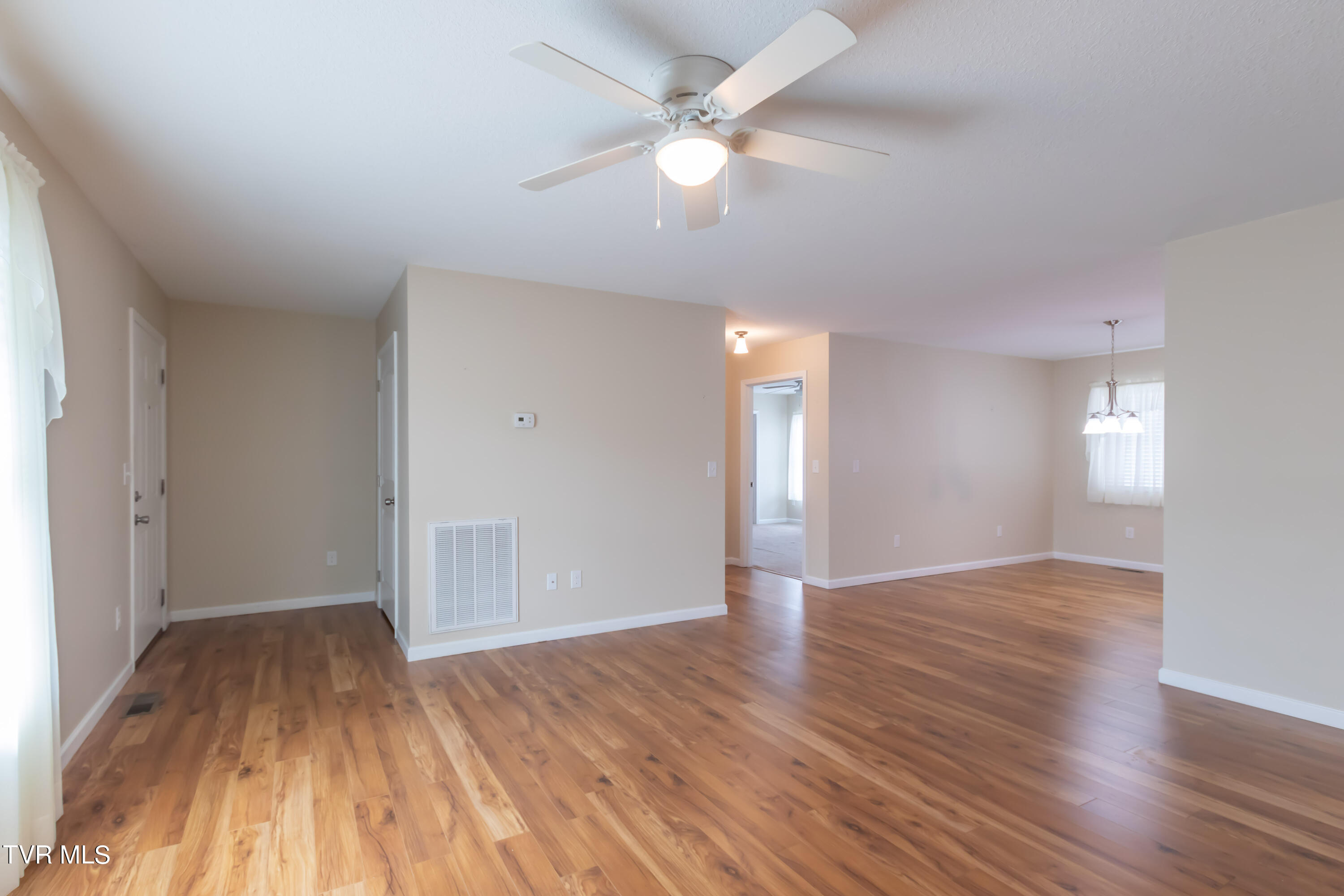 106 May Apple Road Bluff City, TN 37618 - Photo 17 of 41 Living Room