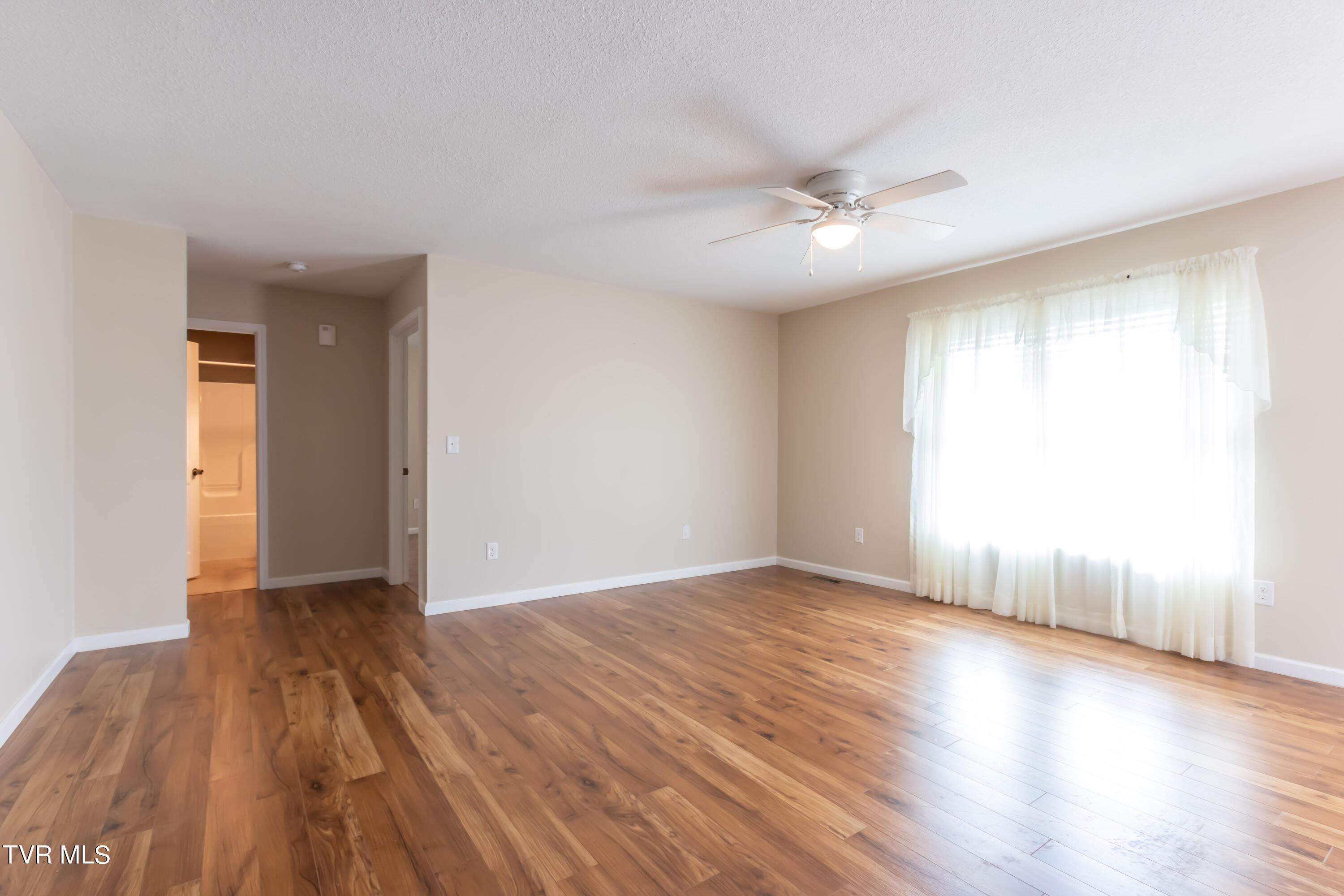 106 May Apple Road Bluff City, TN 37618 - Photo 18 of 41 Living Room