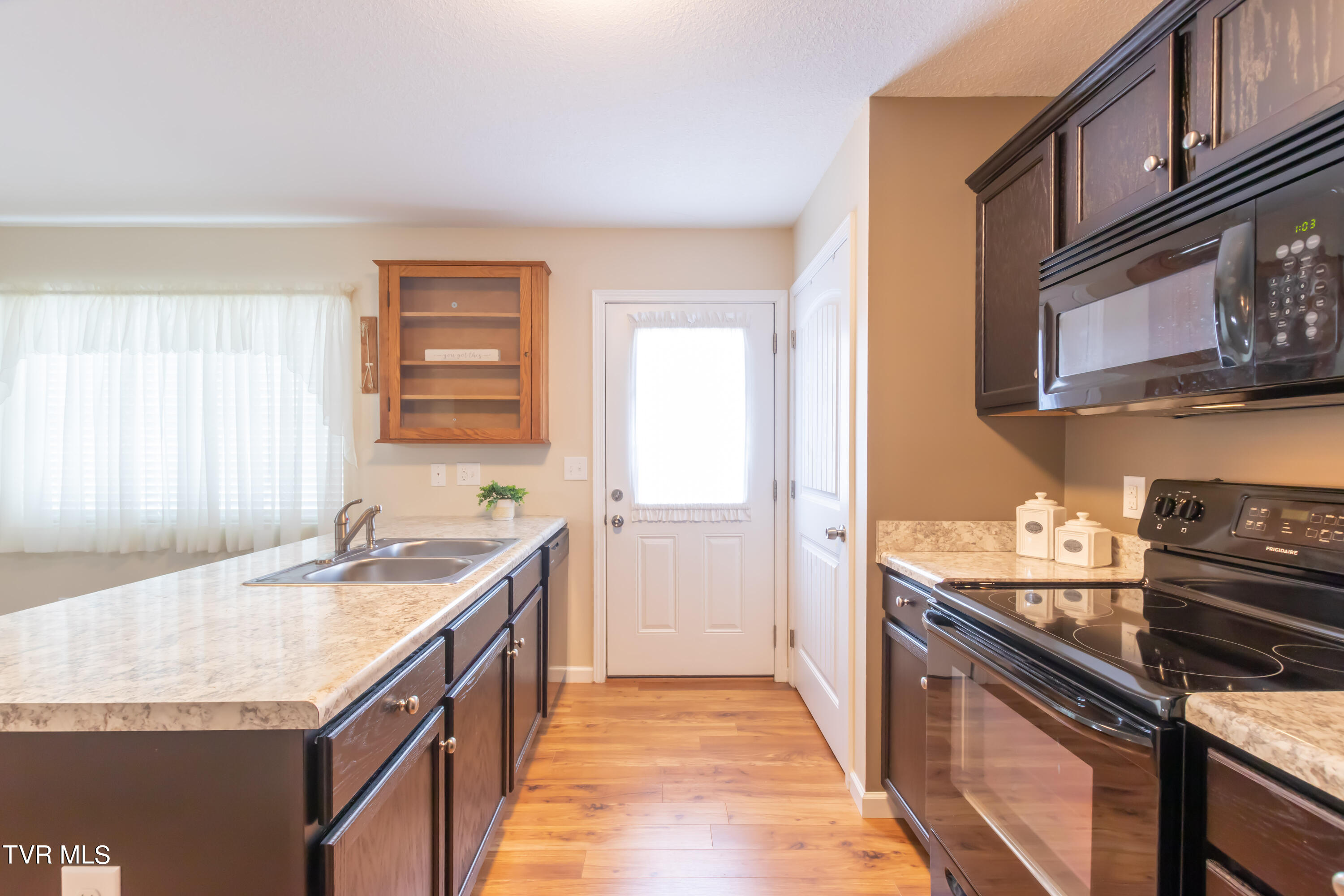 106 May Apple Road Bluff City, TN 37618 - Photo 22 of 41 Kitchen