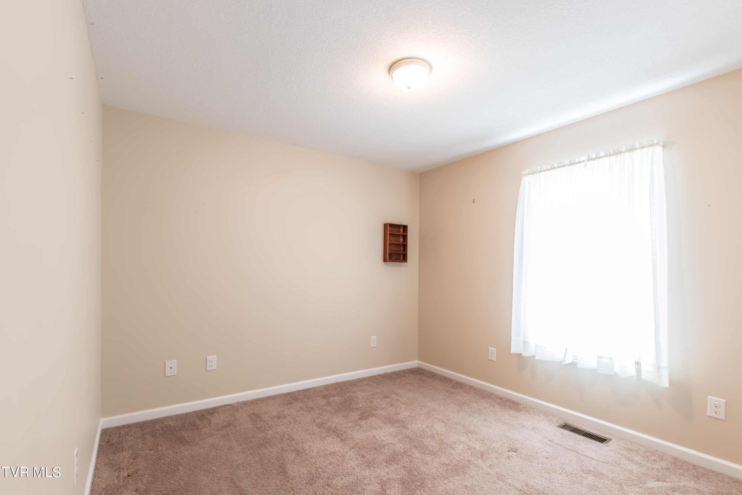 106 May Apple Road Bluff City, TN 37618 - Photo 31 of 41 Bedroom 2