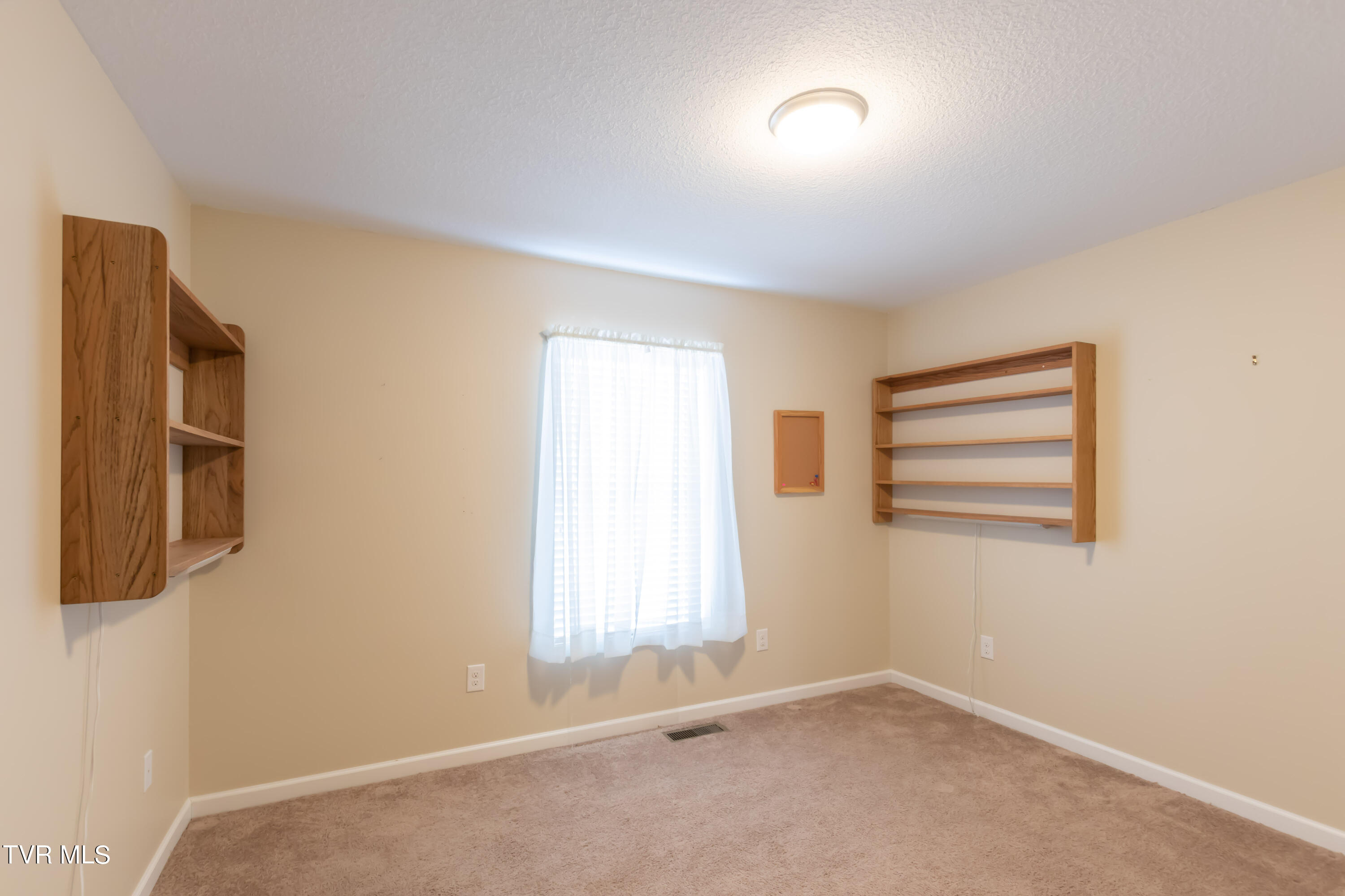 106 May Apple Road Bluff City, TN 37618 - Photo 36 of 41 Bedroom 3