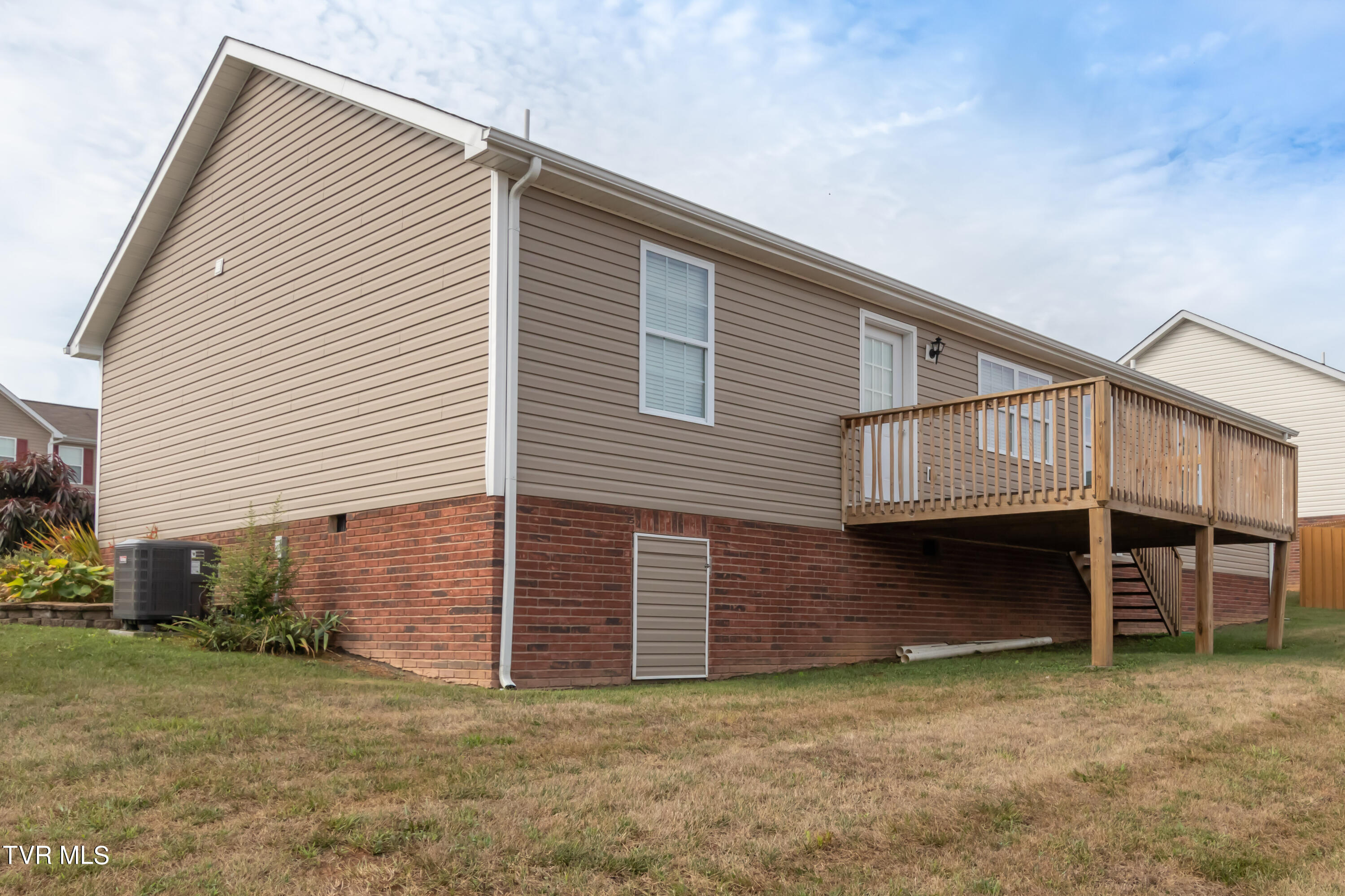 106 May Apple Road Bluff City, TN 37618 - Photo 10 of 41 Back