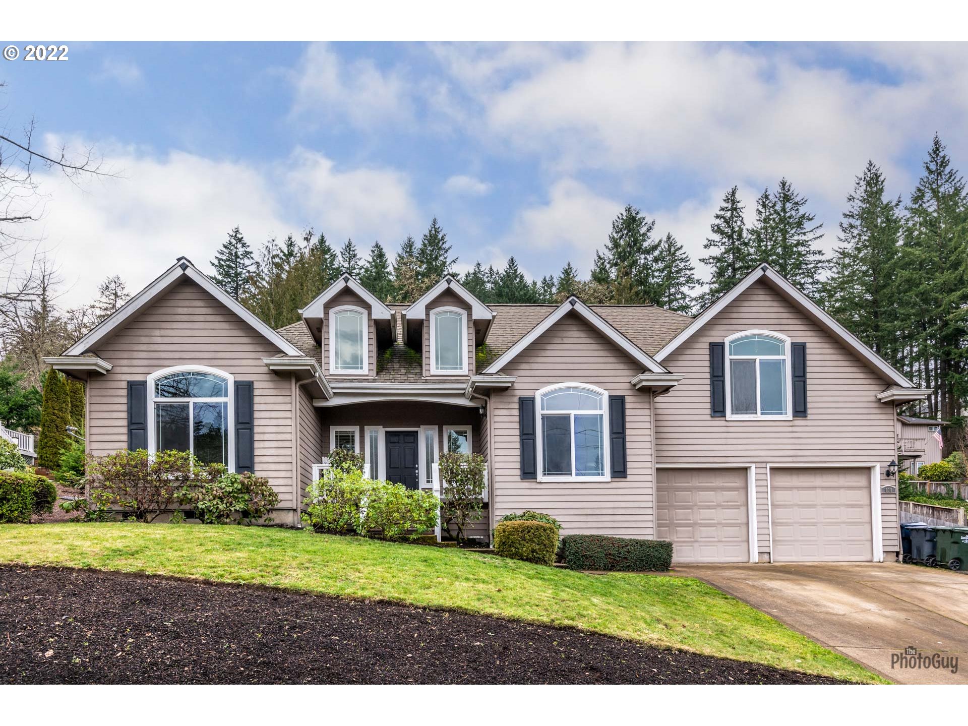 818 South 67th Street Springfield, OR 97478 - Photo 1 of 32 a front view of a house with a yard and garage