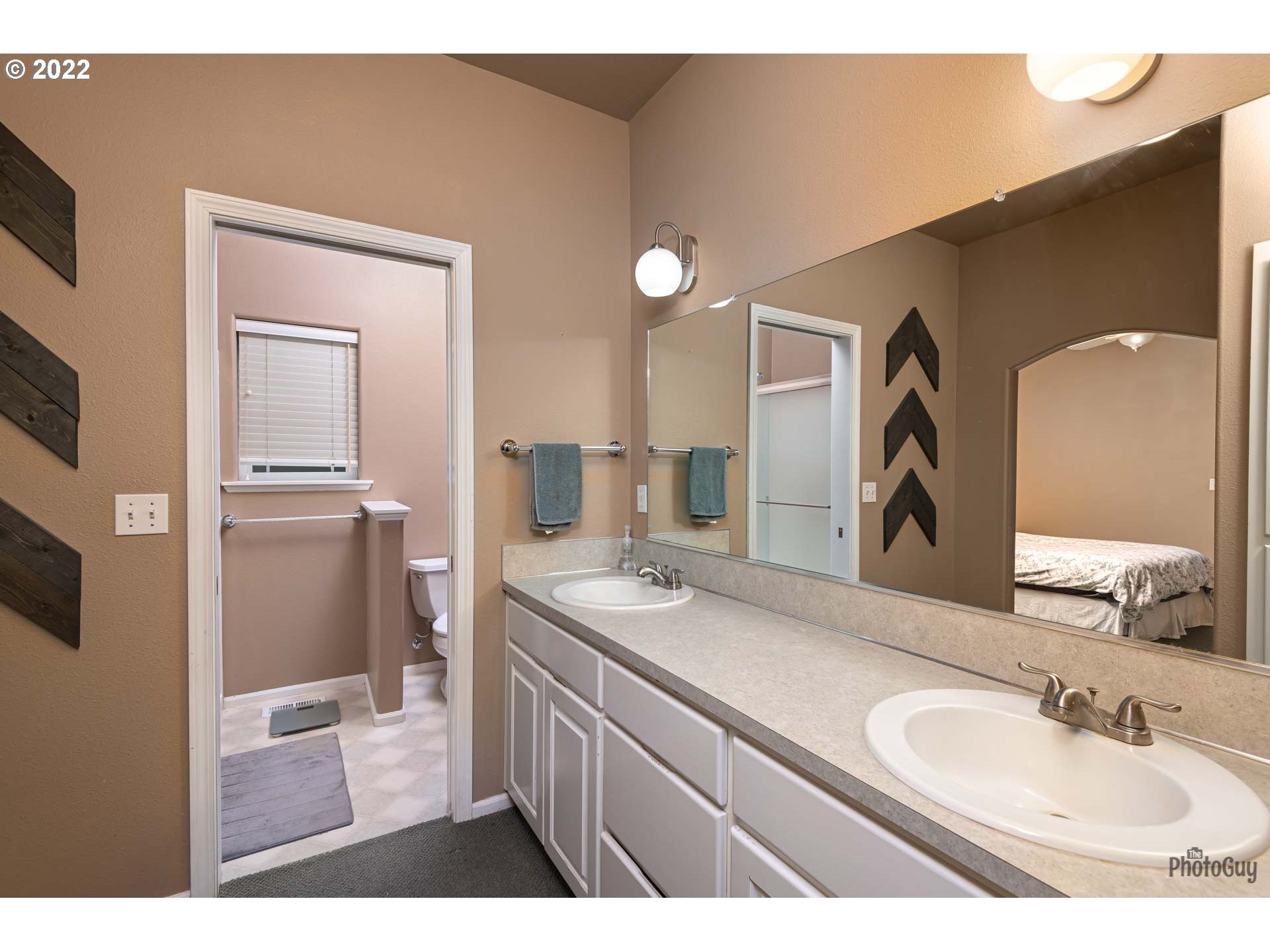 818 South 67th Street Springfield, OR 97478 - Photo 17 of 32 a bathroom with a sink and a mirror