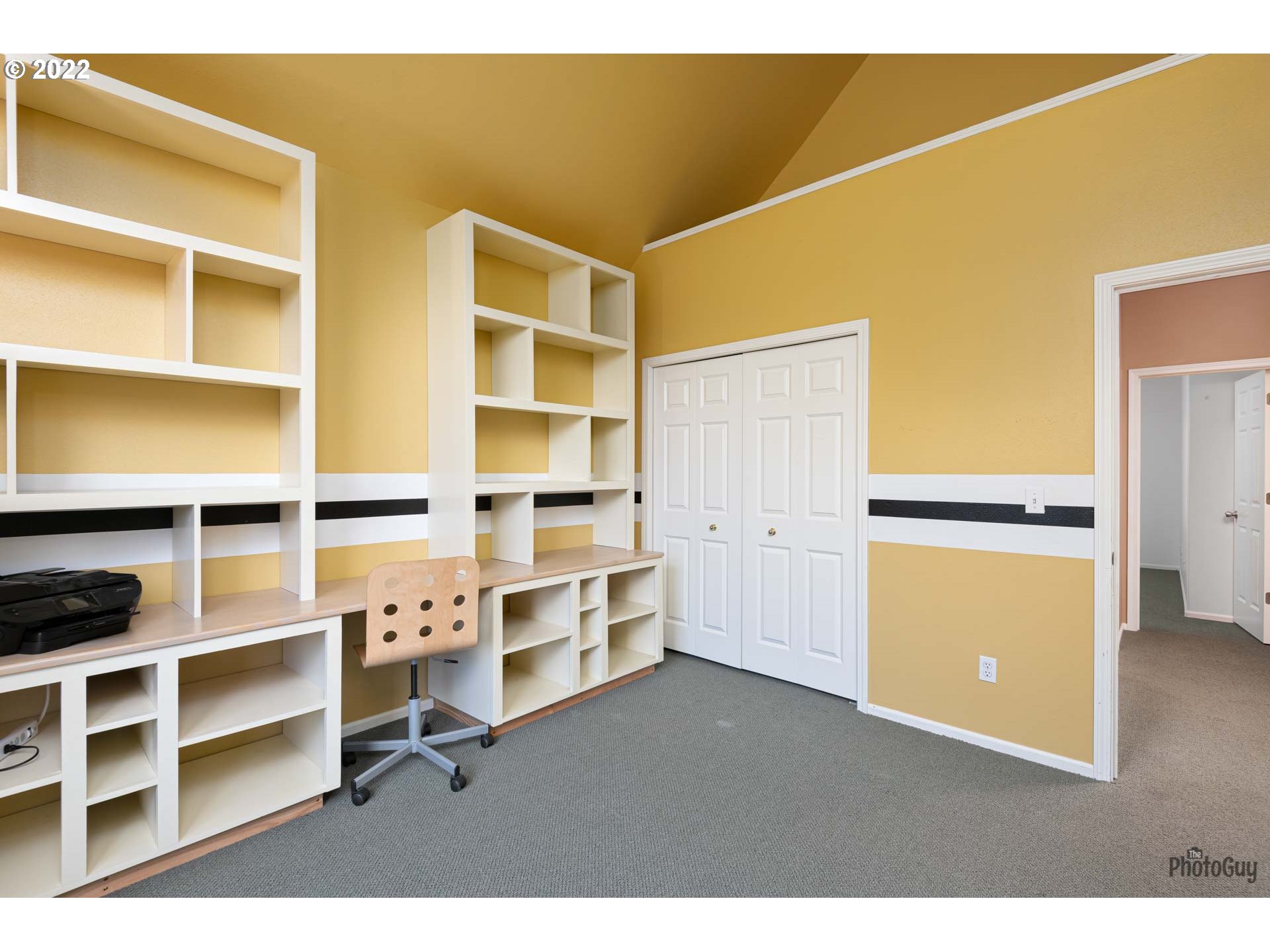818 South 67th Street Springfield, OR 97478 - Photo 21 of 32 a view of an empty room with empty shelves