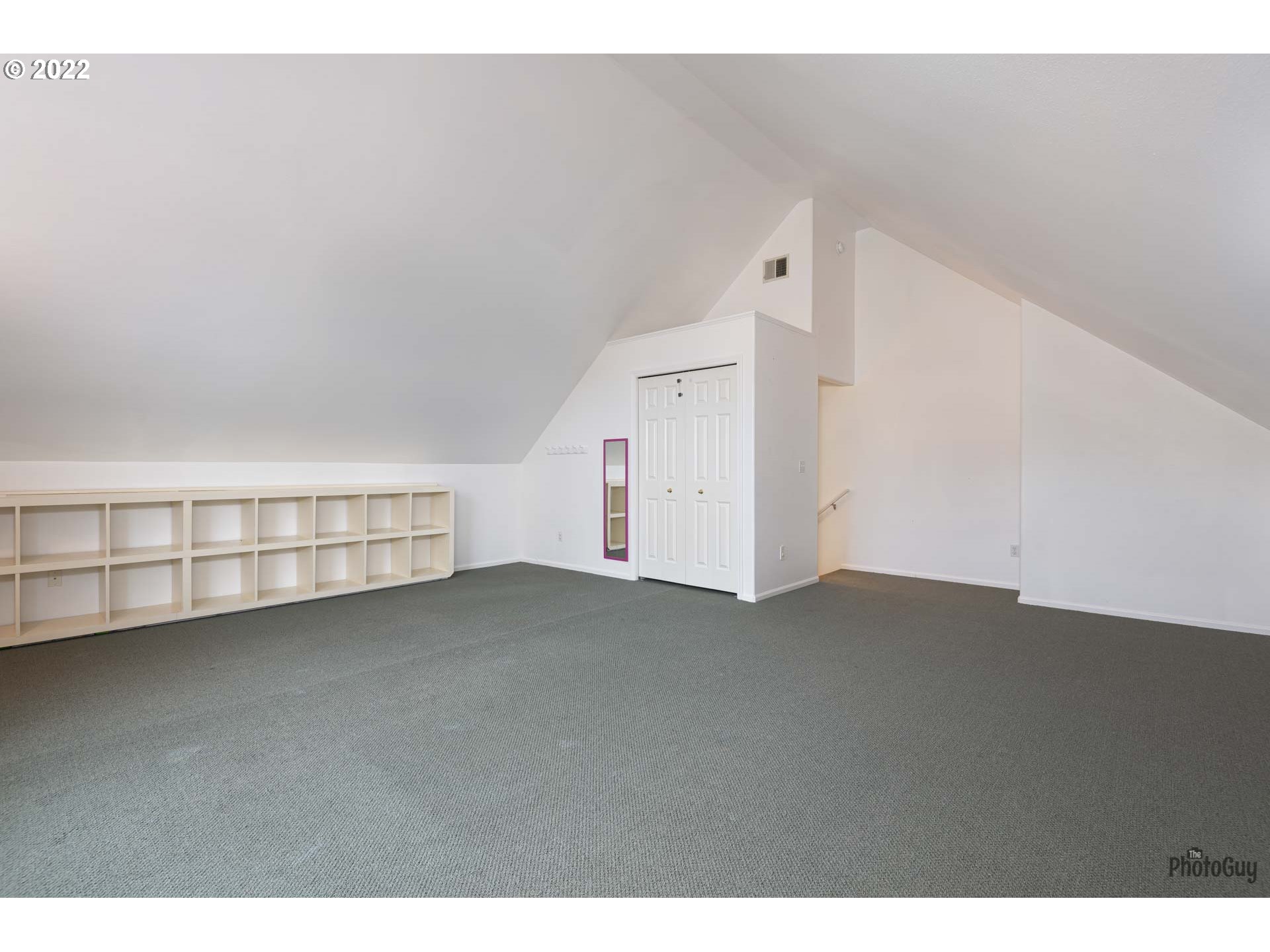 818 South 67th Street Springfield, OR 97478 - Photo 26 of 32 a view of an empty room with a garage