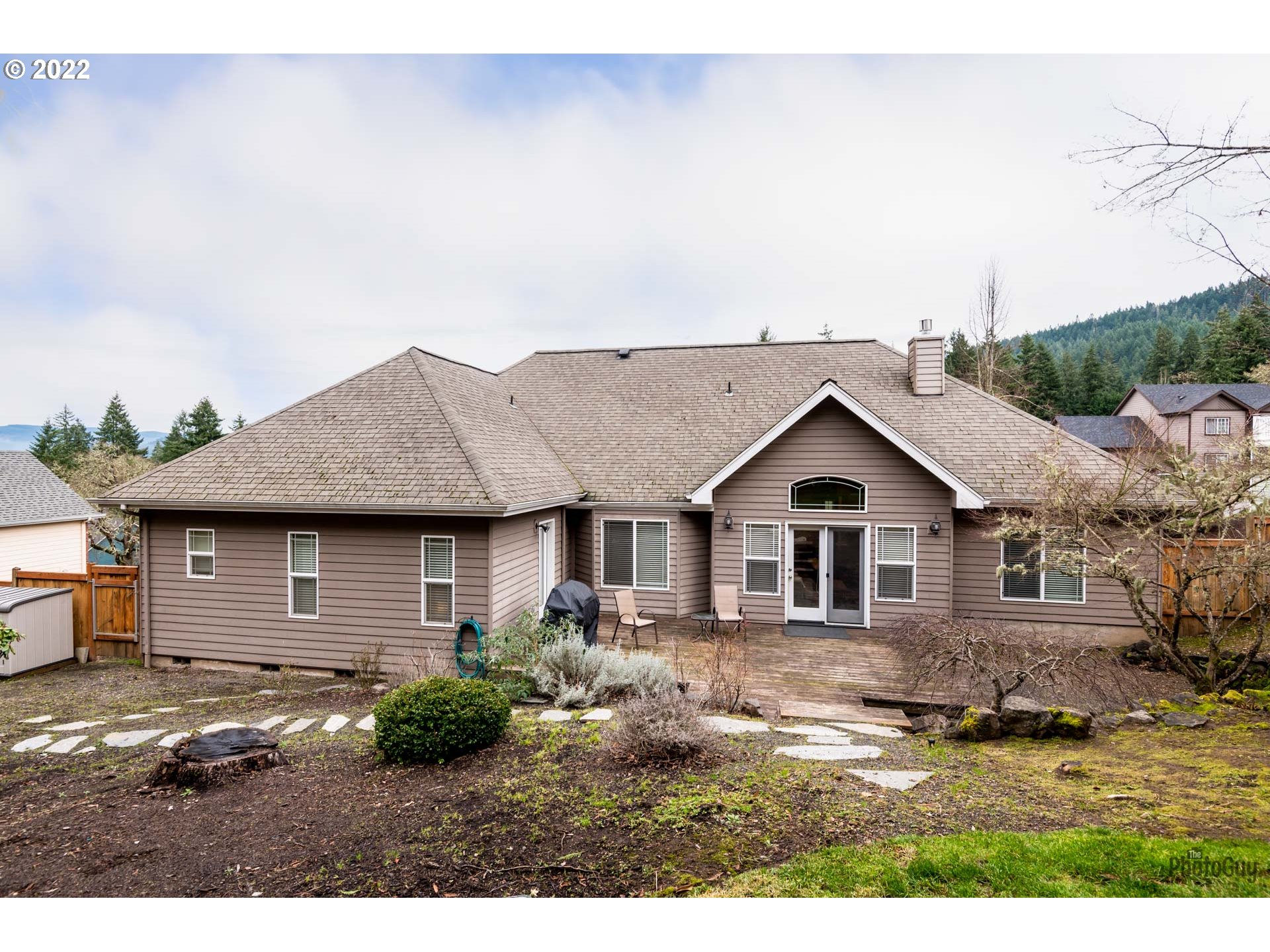 818 South 67th Street Springfield, OR 97478 - Photo 29 of 32 a house view with a garden space