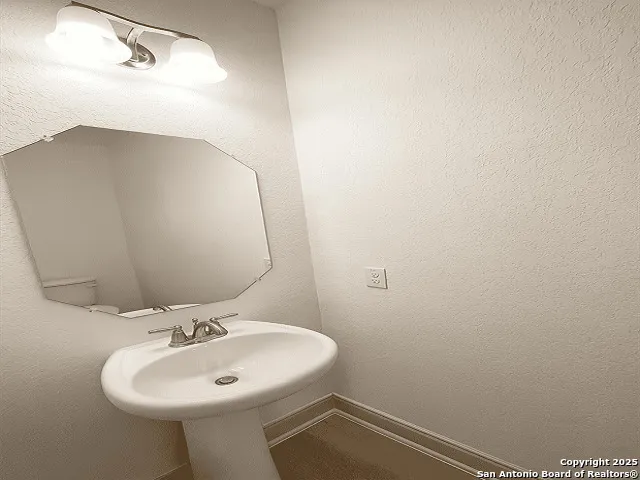 $1,595 | 10223 Tulipwood Run, Unit 1, San Antonio, TX 78252