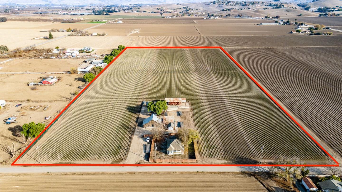 Flint Road Hollister, CA 95023 - Photo 3 of 23 a view of swimming pool with an ocean view